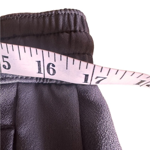 Banana Republic size 10 grey dressy track pant. Elastic tie waist 4 pockets NWT. - Picture 9 of 11